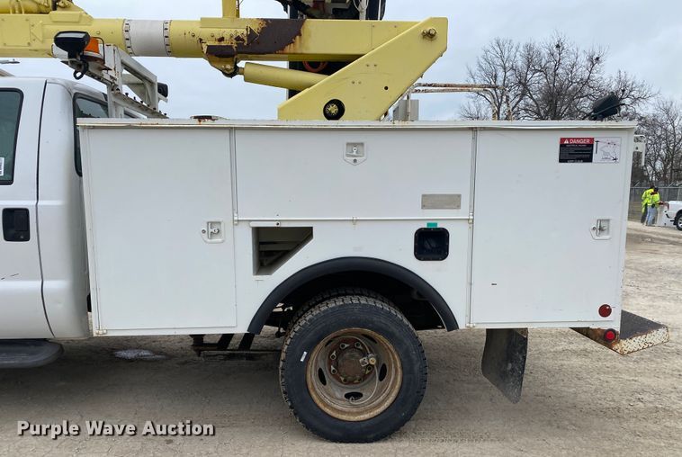 image for item DN8217 2002 Ford F550 Super Duty  bucket truck