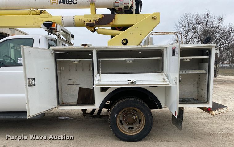 image for item DN8217 2002 Ford F550 Super Duty  bucket truck