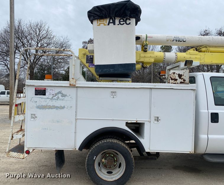 image for item DN8217 2002 Ford F550 Super Duty  bucket truck