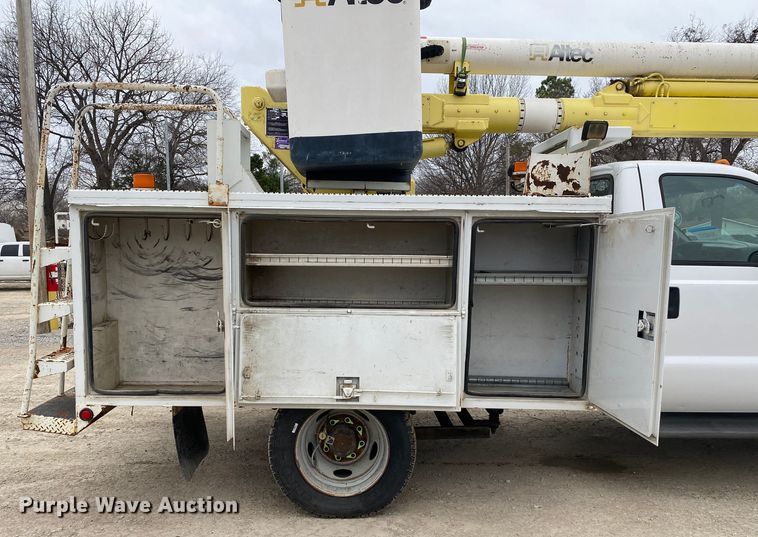 image for item DN8217 2002 Ford F550 Super Duty  bucket truck