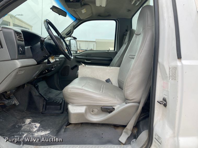 image for item DN8217 2002 Ford F550 Super Duty  bucket truck