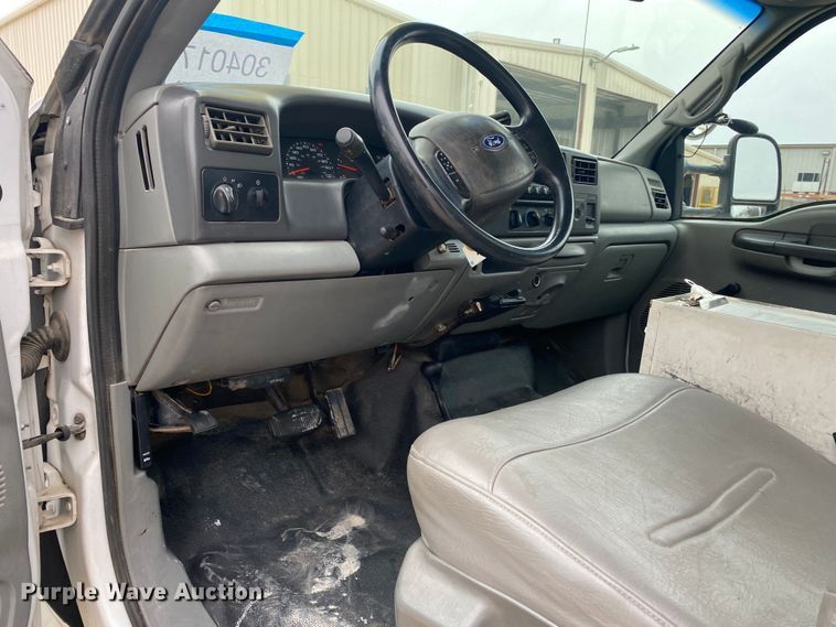 image for item DN8217 2002 Ford F550 Super Duty  bucket truck