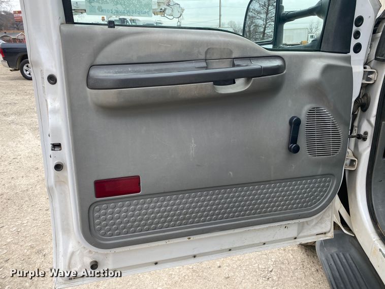 image for item DN8217 2002 Ford F550 Super Duty  bucket truck