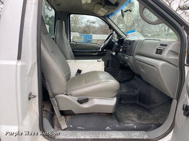 image for item DN8217 2002 Ford F550 Super Duty  bucket truck