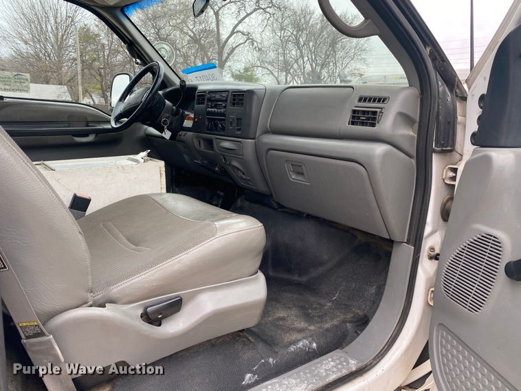 image for item DN8217 2002 Ford F550 Super Duty  bucket truck