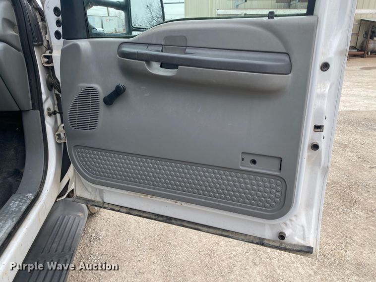 image for item DN8217 2002 Ford F550 Super Duty  bucket truck