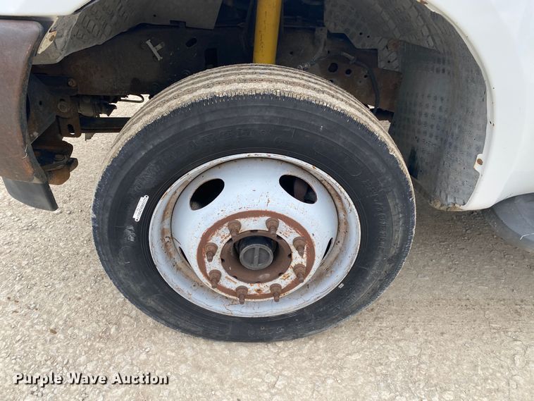 image for item DN8217 2002 Ford F550 Super Duty  bucket truck