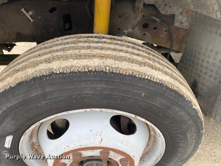 image for item DN8217 2002 Ford F550 Super Duty  bucket truck