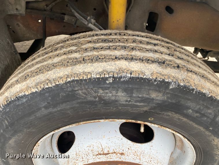 image for item DN8217 2002 Ford F550 Super Duty  bucket truck