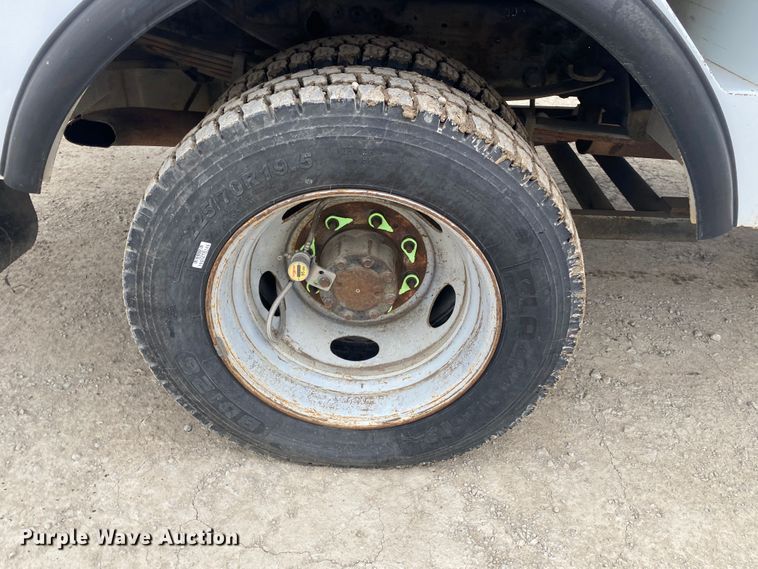 image for item DN8217 2002 Ford F550 Super Duty  bucket truck