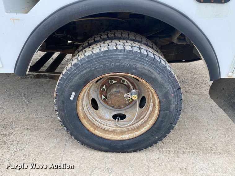 image for item DN8217 2002 Ford F550 Super Duty  bucket truck