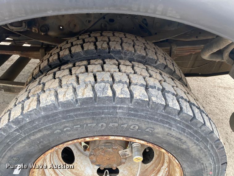 image for item DN8217 2002 Ford F550 Super Duty  bucket truck