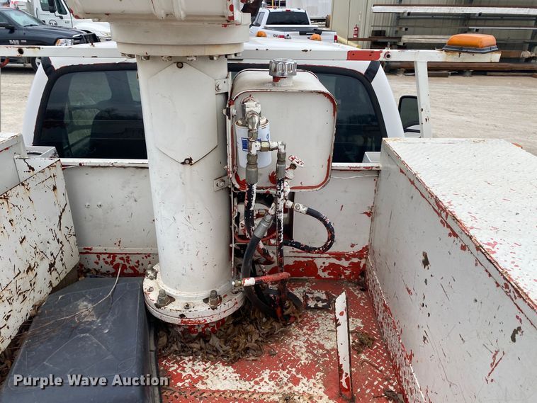 image for item DN8218 2001 Ford F550 Super Duty  bucket truck