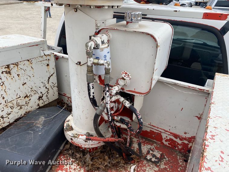 image for item DN8218 2001 Ford F550 Super Duty  bucket truck