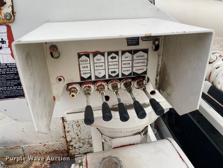 image for item DN8218 2001 Ford F550 Super Duty  bucket truck