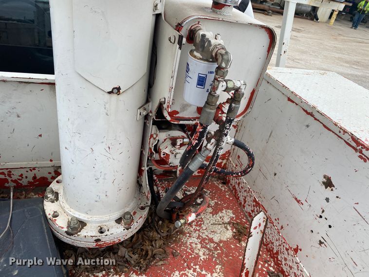 image for item DN8218 2001 Ford F550 Super Duty  bucket truck