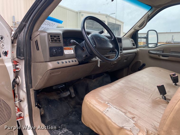 image for item DN8218 2001 Ford F550 Super Duty  bucket truck