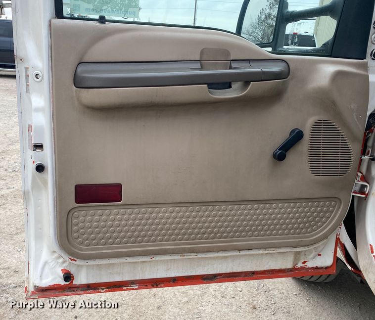 image for item DN8218 2001 Ford F550 Super Duty  bucket truck