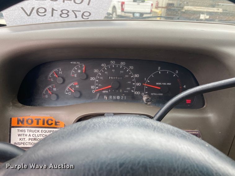 image for item DN8218 2001 Ford F550 Super Duty  bucket truck