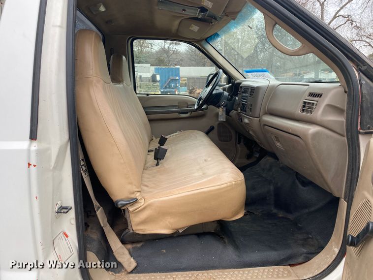 image for item DN8218 2001 Ford F550 Super Duty  bucket truck