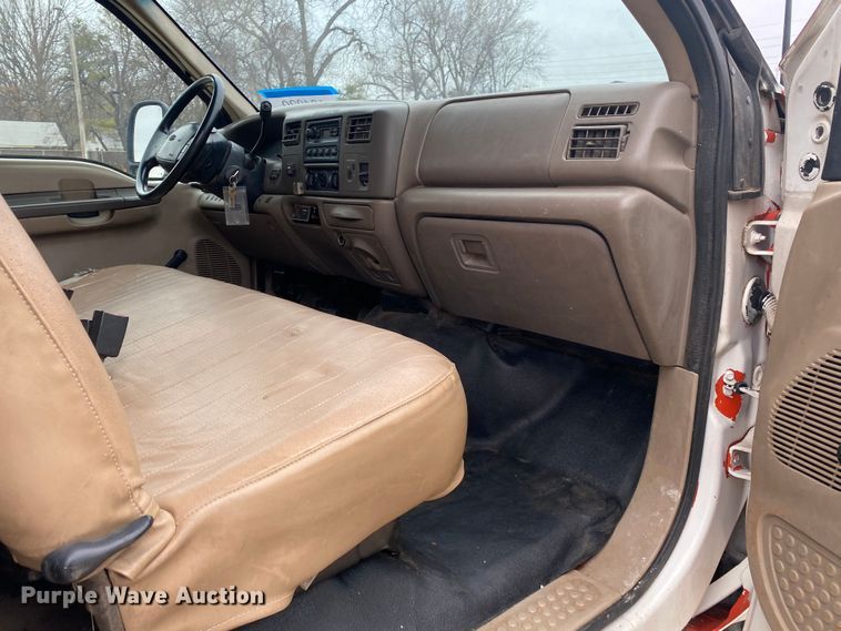 image for item DN8218 2001 Ford F550 Super Duty  bucket truck