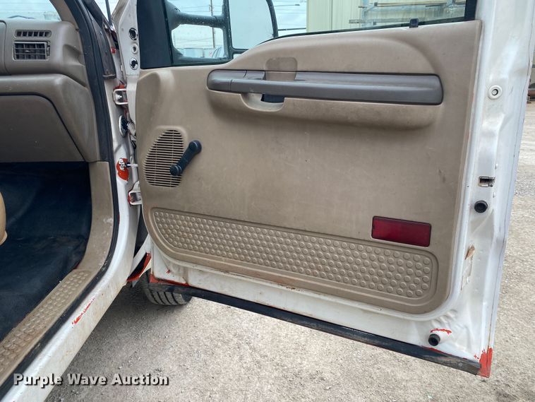 image for item DN8218 2001 Ford F550 Super Duty  bucket truck