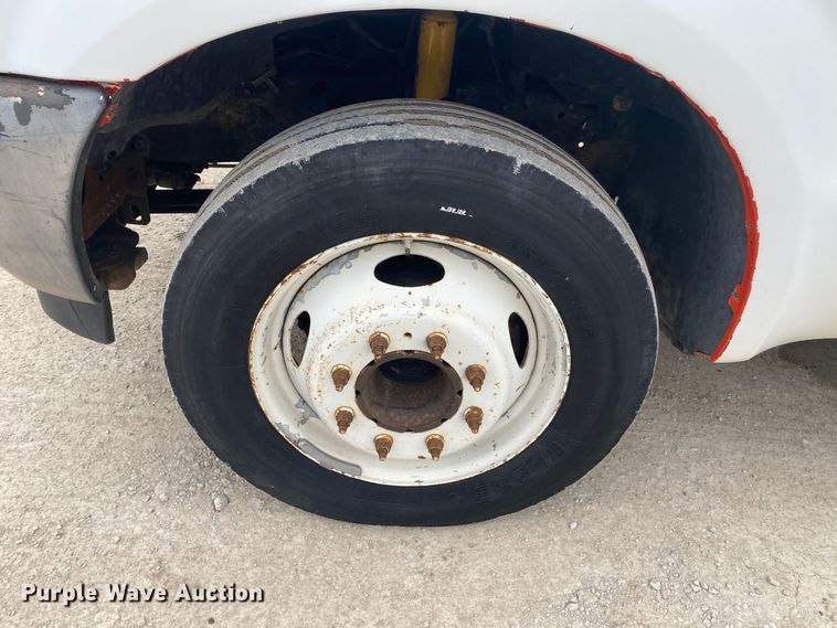 image for item DN8218 2001 Ford F550 Super Duty  bucket truck