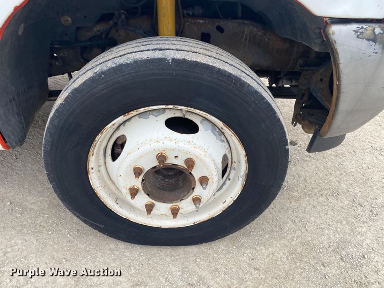 image for item DN8218 2001 Ford F550 Super Duty  bucket truck