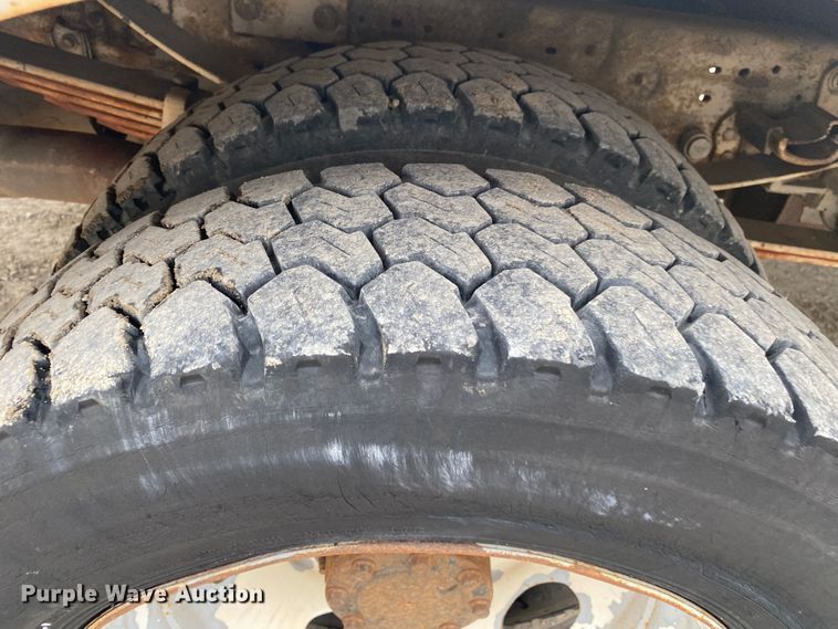 image for item DN8218 2001 Ford F550 Super Duty  bucket truck