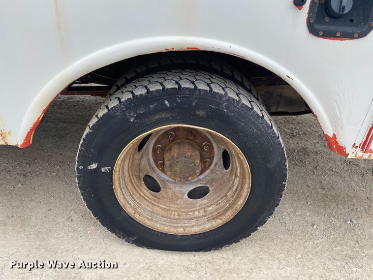 image for item DN8218 2001 Ford F550 Super Duty  bucket truck