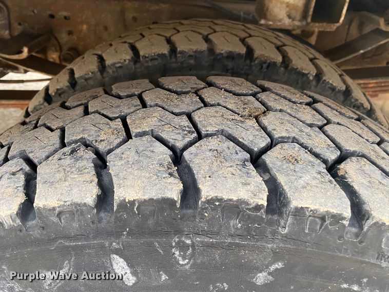 image for item DN8218 2001 Ford F550 Super Duty  bucket truck