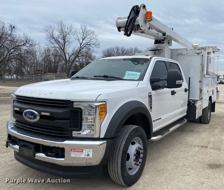 image for item DN8219 2017 Ford F550 Super Duty XL  Crew Cab bucket truck