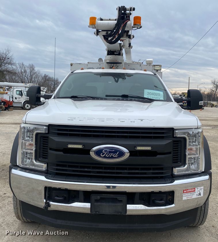 image for item DN8219 2017 Ford F550 Super Duty XL  Crew Cab bucket truck