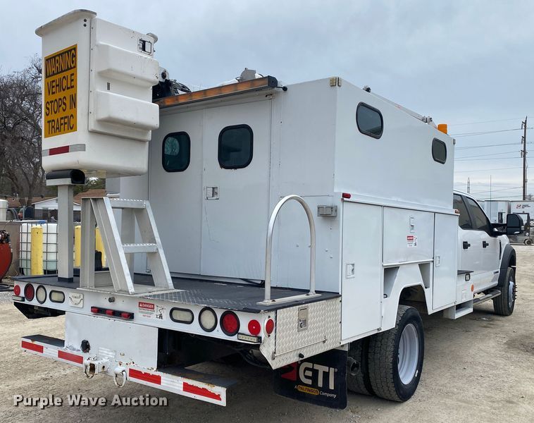 image for item DN8219 2017 Ford F550 Super Duty XL  Crew Cab bucket truck