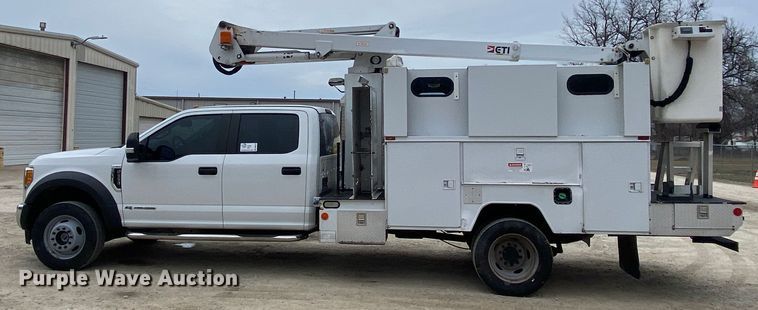 image for item DN8219 2017 Ford F550 Super Duty XL  Crew Cab bucket truck