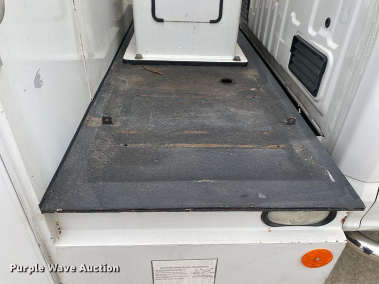 image for item DN8219 2017 Ford F550 Super Duty XL  Crew Cab bucket truck