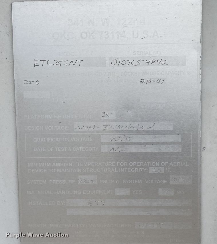 image for item DN8219 2017 Ford F550 Super Duty XL  Crew Cab bucket truck