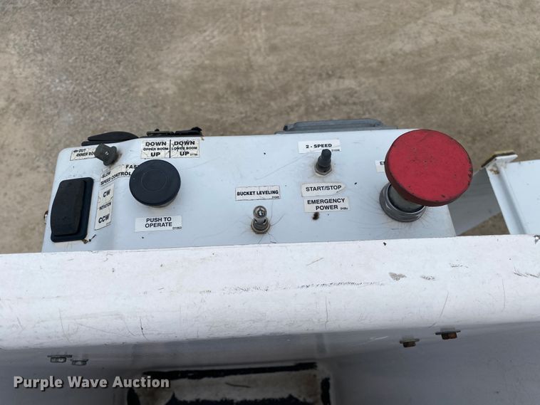 image for item DN8219 2017 Ford F550 Super Duty XL  Crew Cab bucket truck