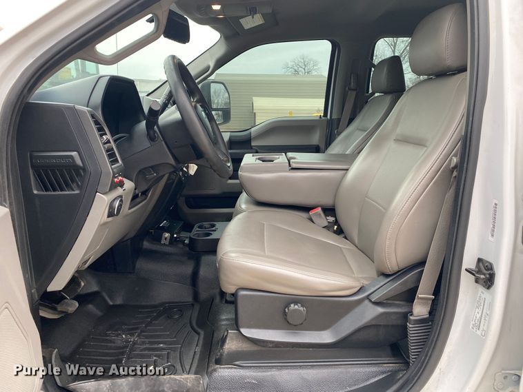 image for item DN8219 2017 Ford F550 Super Duty XL  Crew Cab bucket truck