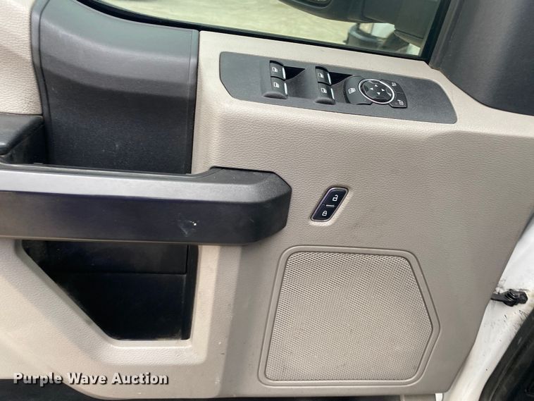 image for item DN8219 2017 Ford F550 Super Duty XL  Crew Cab bucket truck