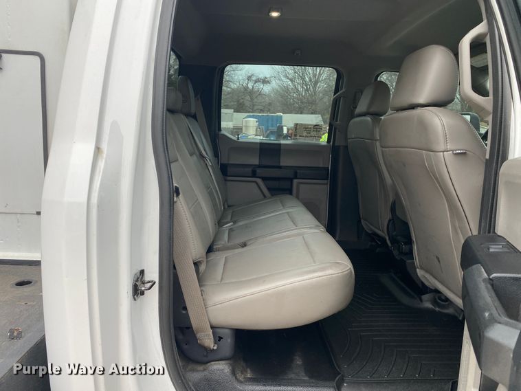 image for item DN8219 2017 Ford F550 Super Duty XL  Crew Cab bucket truck