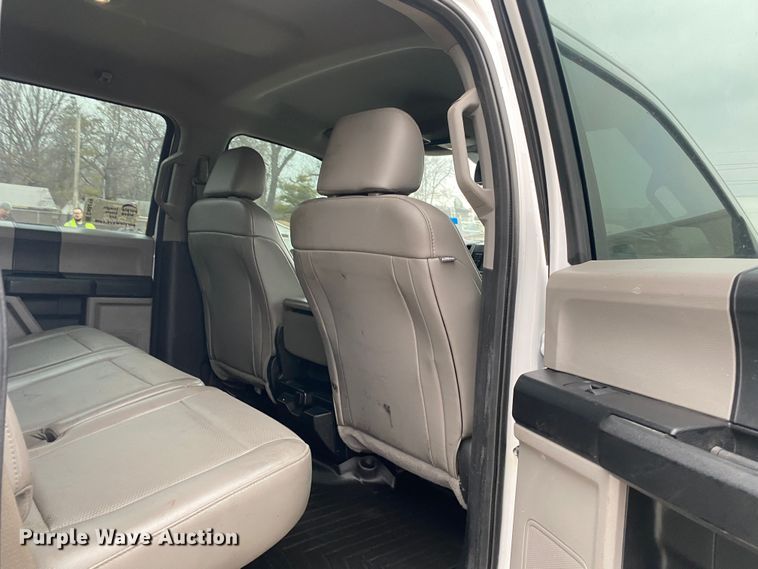 image for item DN8219 2017 Ford F550 Super Duty XL  Crew Cab bucket truck