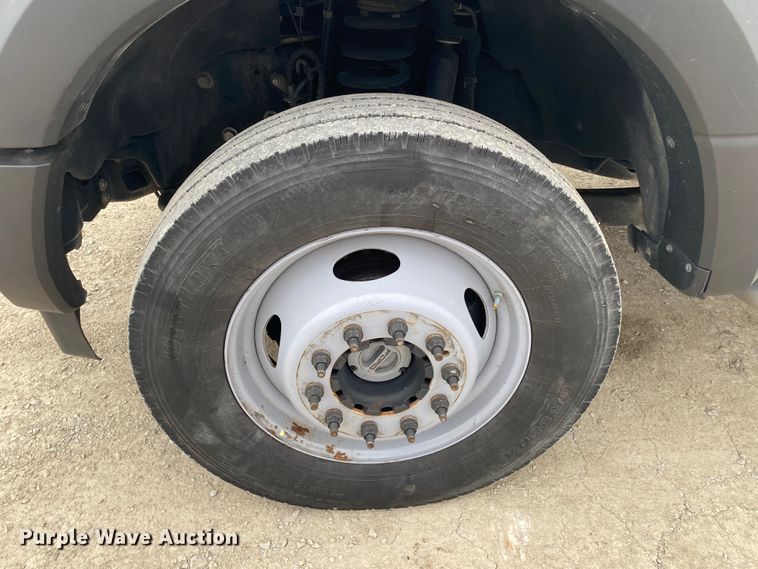 image for item DN8219 2017 Ford F550 Super Duty XL  Crew Cab bucket truck