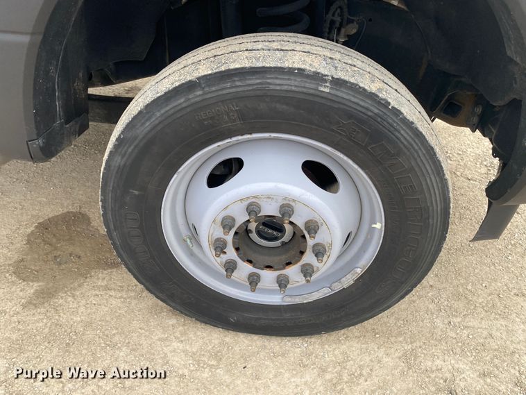 image for item DN8219 2017 Ford F550 Super Duty XL  Crew Cab bucket truck