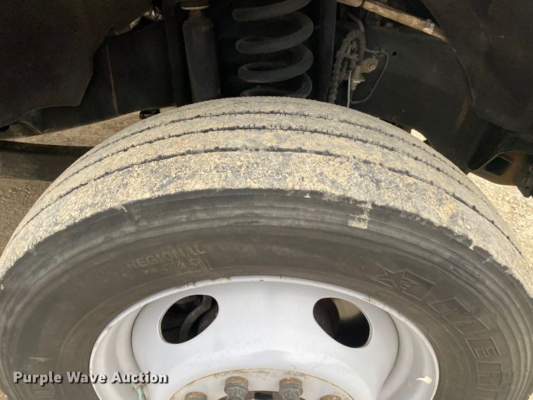 image for item DN8219 2017 Ford F550 Super Duty XL  Crew Cab bucket truck