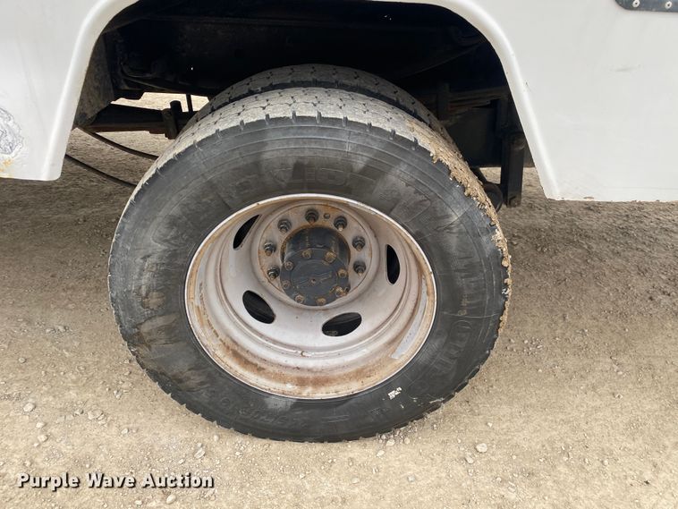 image for item DN8219 2017 Ford F550 Super Duty XL  Crew Cab bucket truck