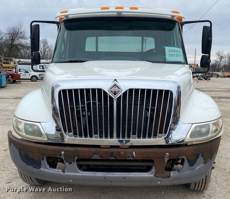 image for item DN8222 2006 International 4300 SBA  flatbed truck