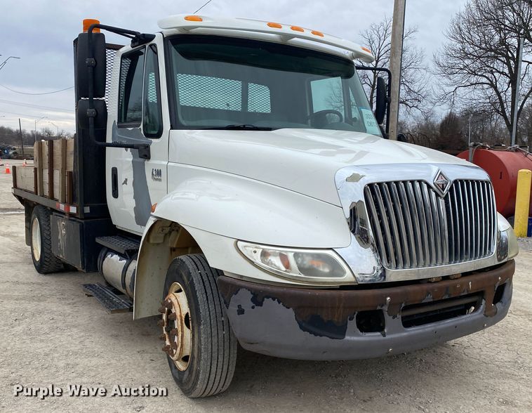 image for item DN8222 2006 International 4300 SBA  flatbed truck