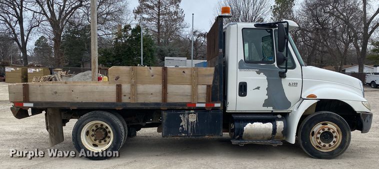 image for item DN8222 2006 International 4300 SBA  flatbed truck