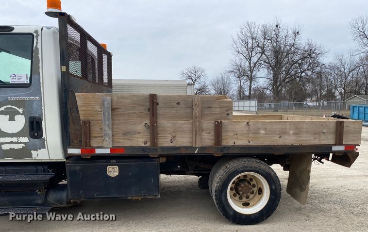 image for item DN8222 2006 International 4300 SBA  flatbed truck